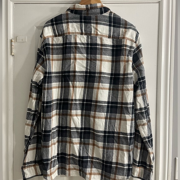 Men’s flannel - Picture 2 of 3